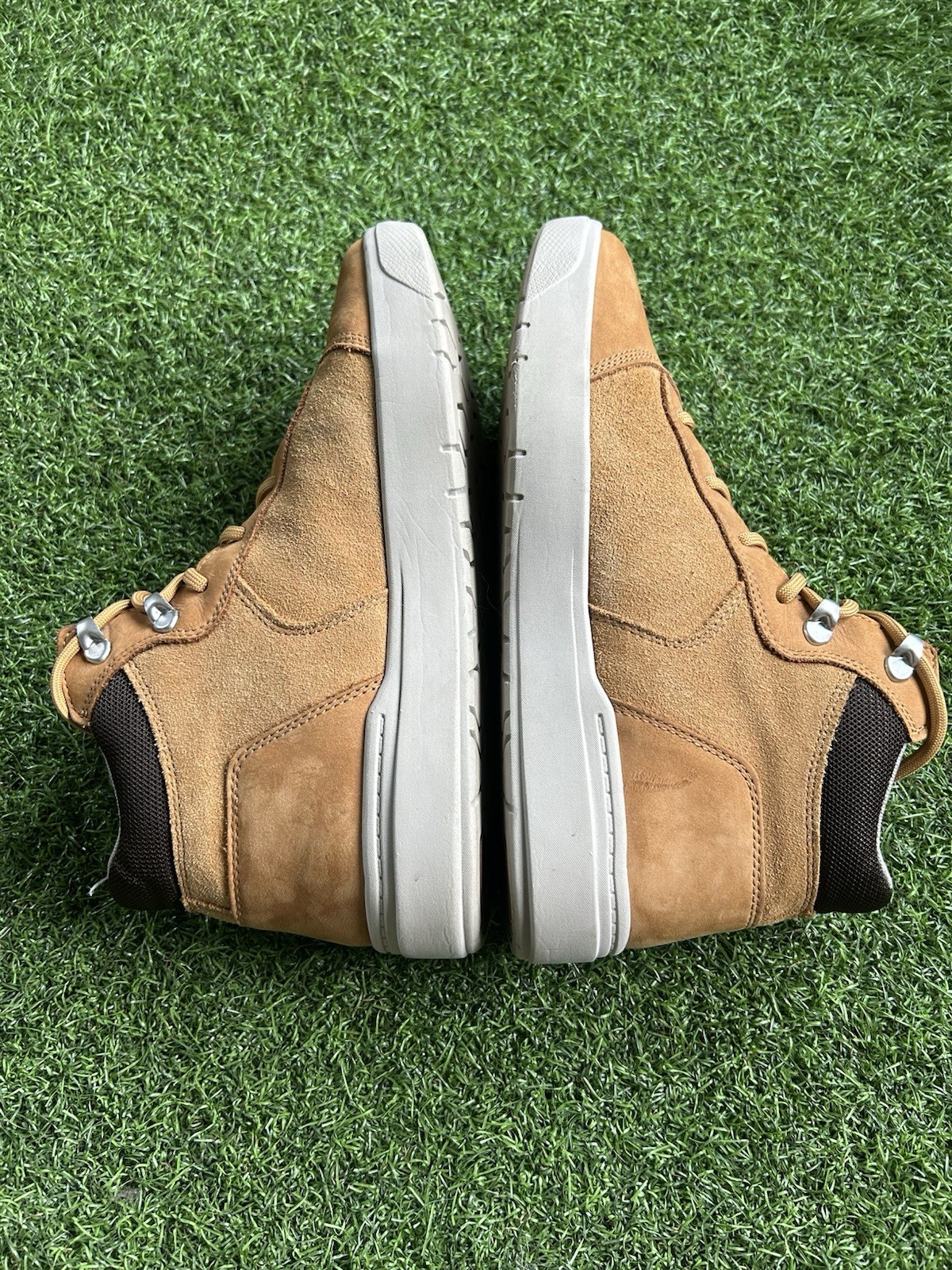 Size 9: Timberland Seneca Bay Sneaker Boots in wheat nubuck Men’s