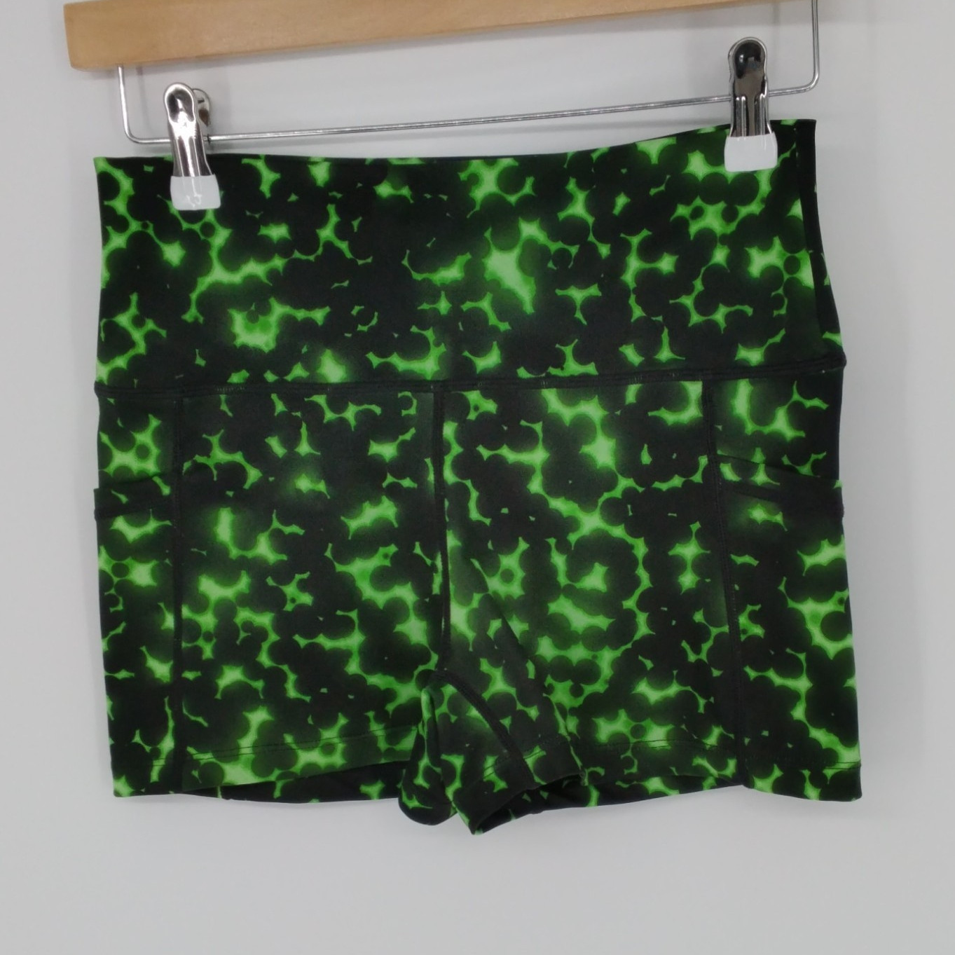 Constantly Varied Gear Women’s S Biker Shorts Abstract Black Green Pockets