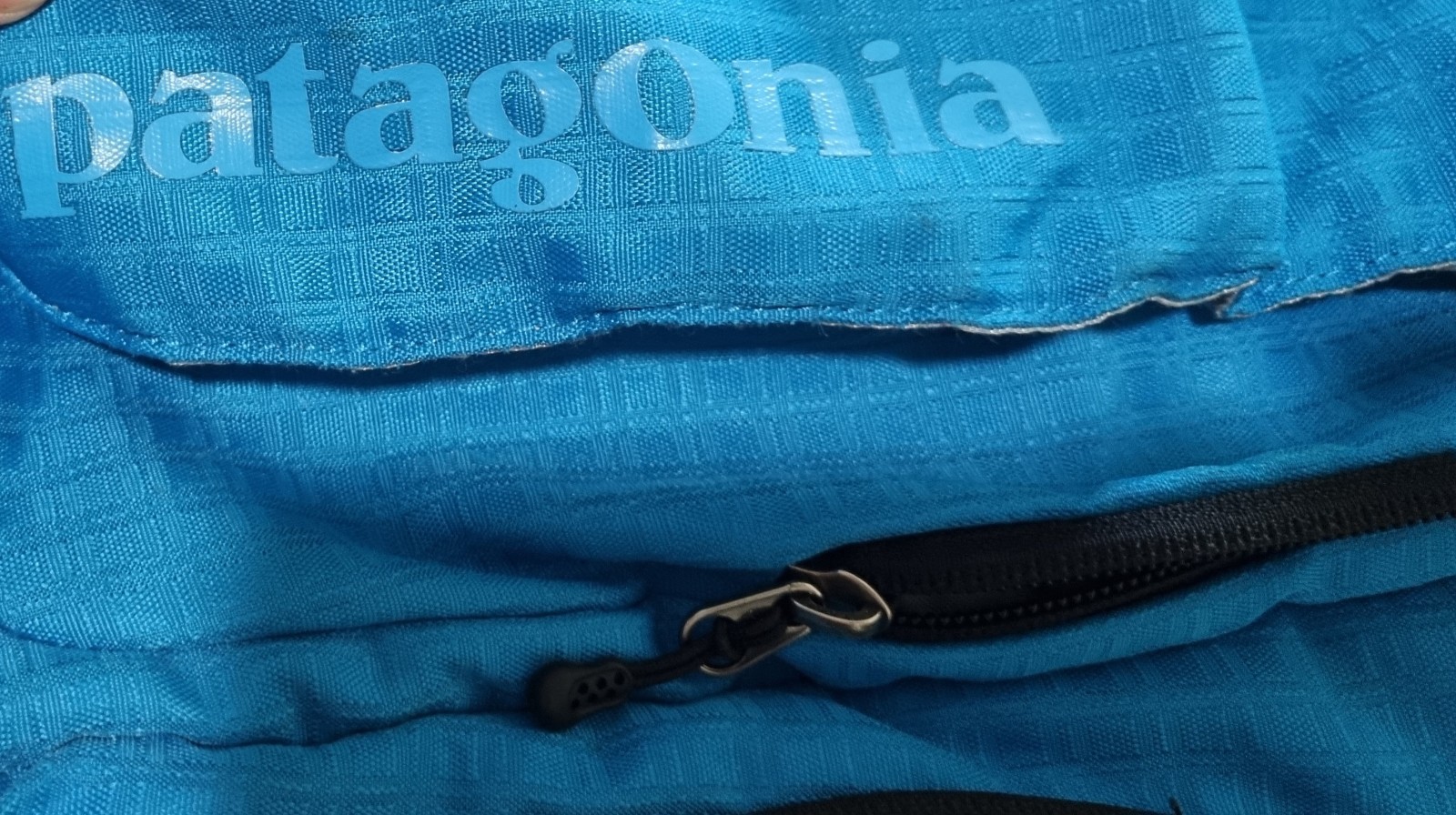 Patagonia Blue Messenger Bag Zip Closure Adjustable Shoulder Strap Pockets OS