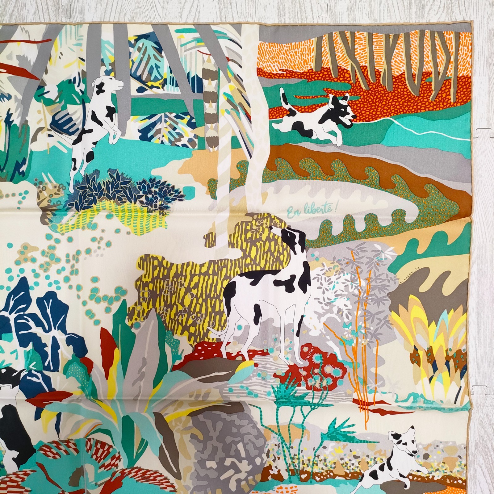 Unused w/box HERMES Carre 90 En Liberte ! Dog 35in Silk Scarf 90cm US duty free