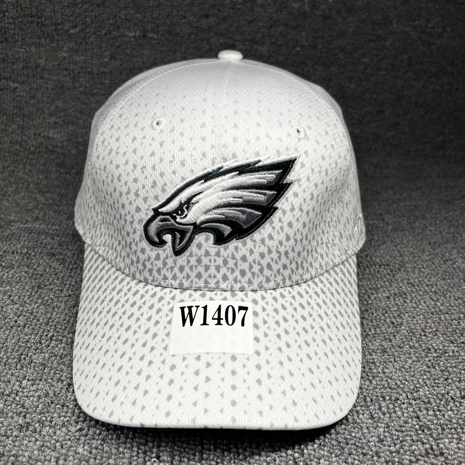 NFL Philadelphia Eagles Fitted Cap Curved Brim White Hat Unknown Size