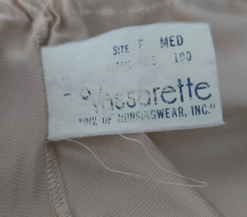 Vassarette 100% Nylon Petticoat beige elastic waist half slip Lingerie Medium