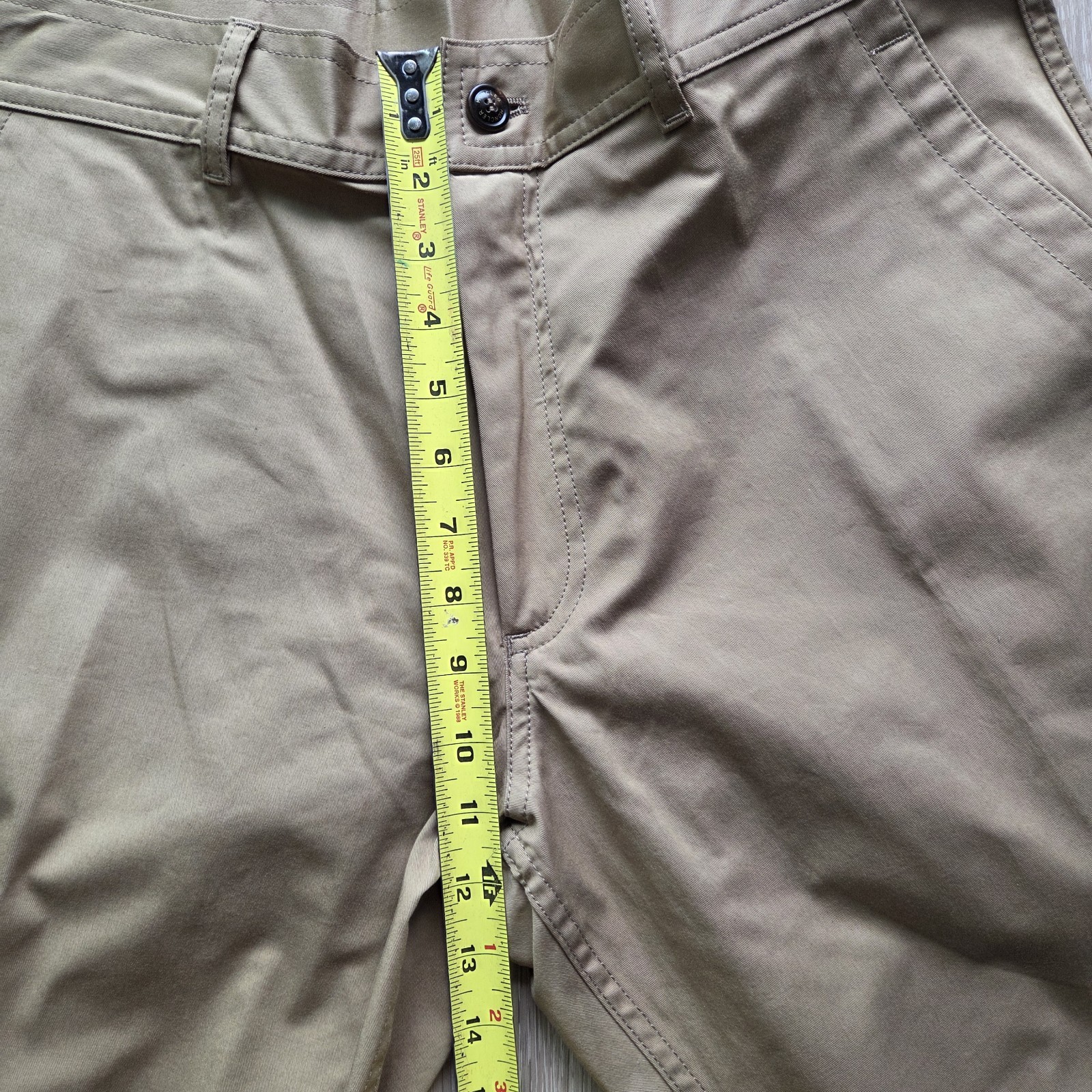 Moncler Men’s Beige Bermuda Shorts Solid Cotton Twill Flat Front sz 52 / 36us
