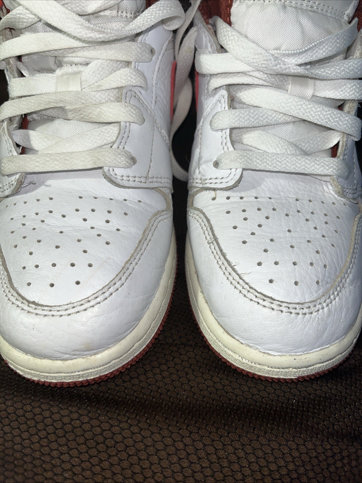Sz 4.5Y Boys NIKE Air Jordan Sneakers 1 Mid SE FJ3464-160 White/Red