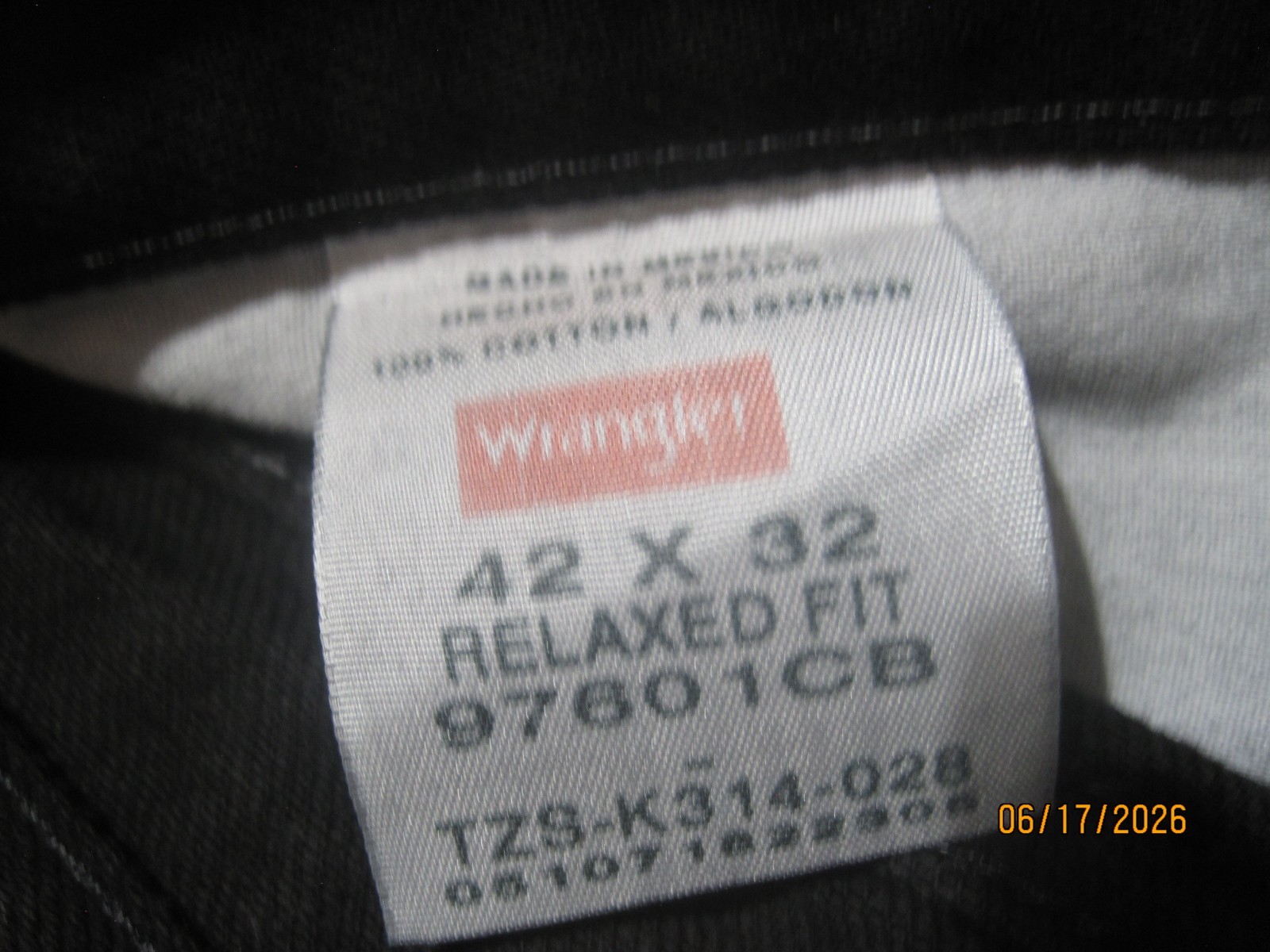 Brand New Wrangler 5 Star Premium Relaxed Fit 42×32 Black Straight Leg Jeans