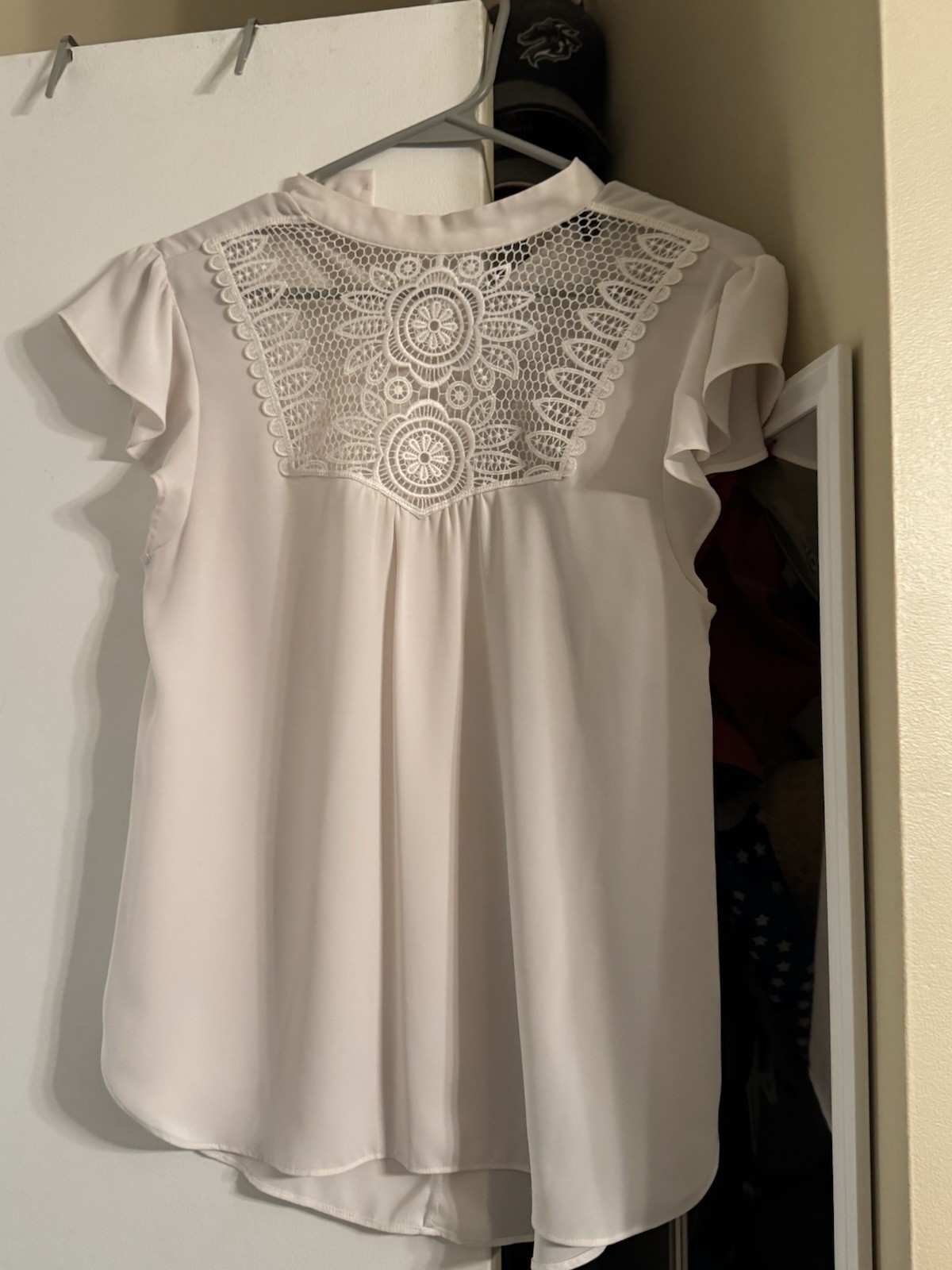 Express Women’s White Lace Chiffon Polyester Mock Neck Flutter Sleeve Blouse XS