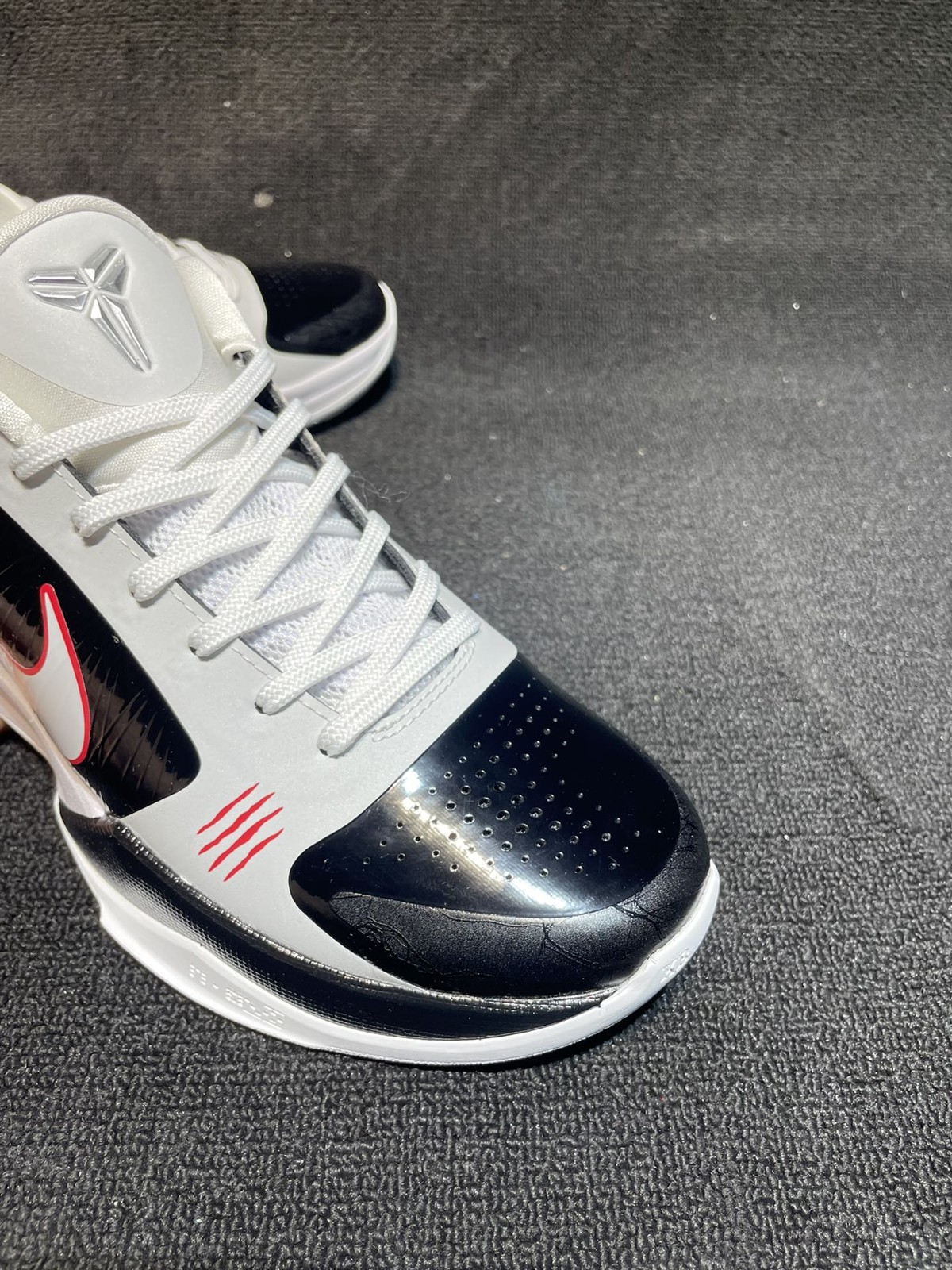Zoom Kobe 5 Protro’Alternate Bruce Lee ‘CD4991-101 Size 7-13