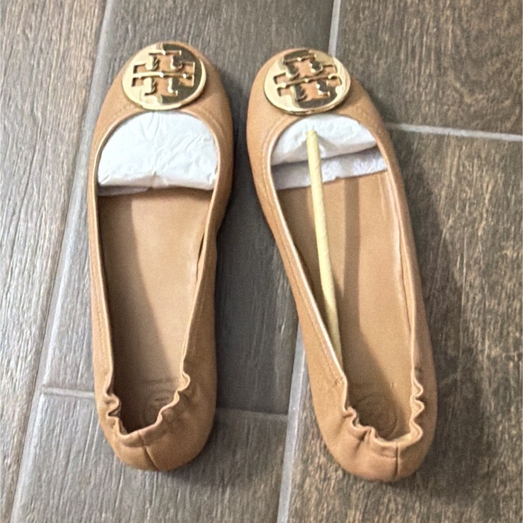 Tory Burch Tan Leather Ballet Slip On Flats Shoes Logo Emblem Women’s US 8.5