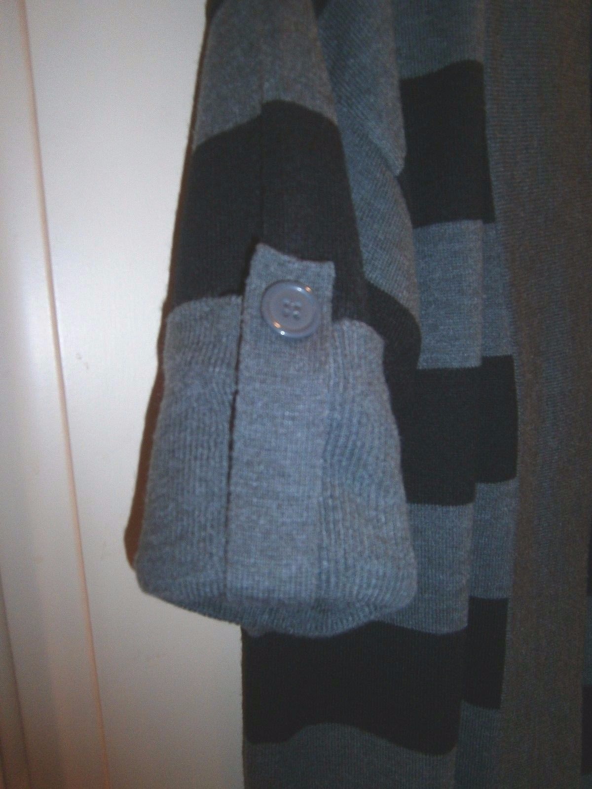 NWT APPRAISAL Black & Gray Striped Sweater Shrug~Open front~Tab slv~44″ bust~L