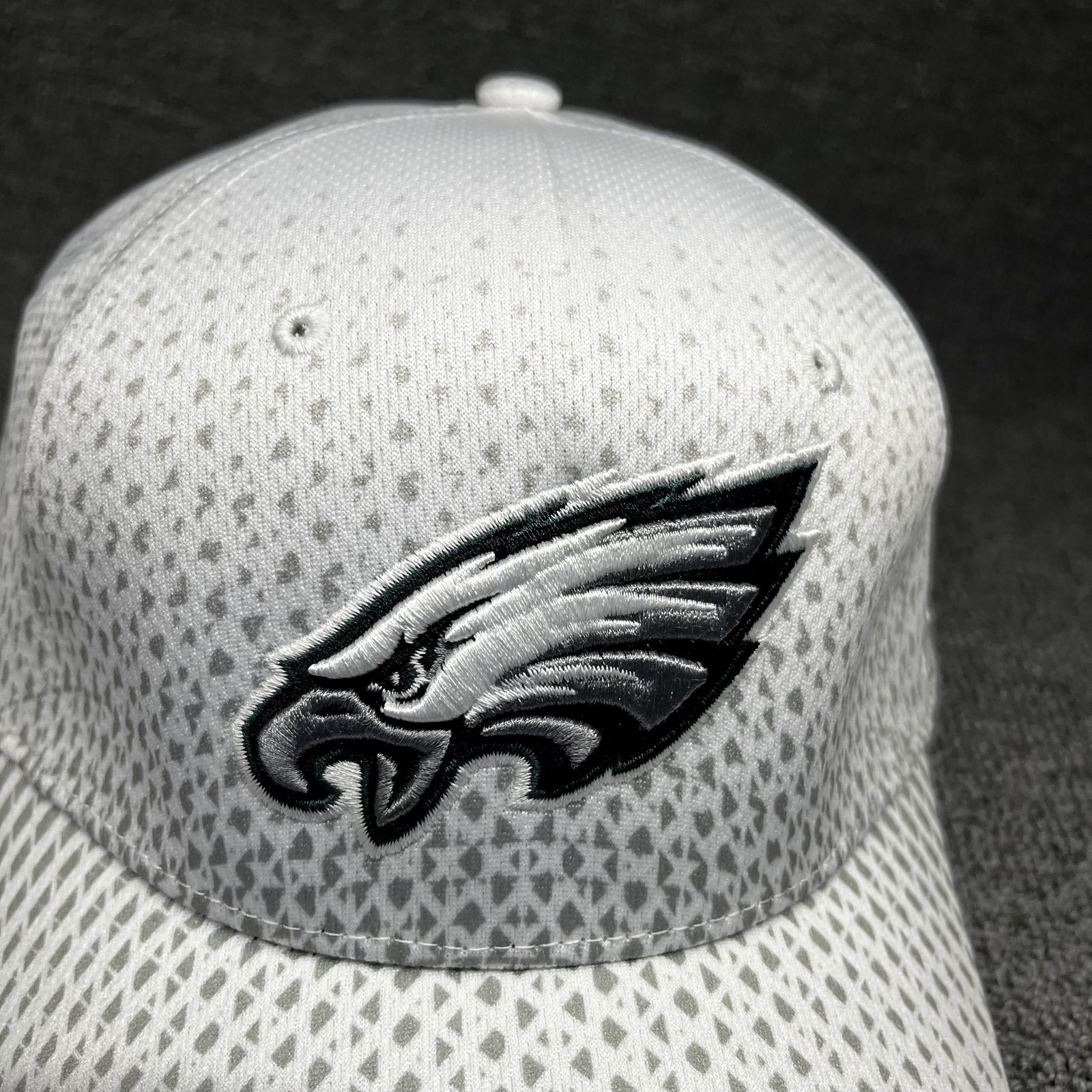NFL Philadelphia Eagles Fitted Cap Curved Brim White Hat Unknown Size