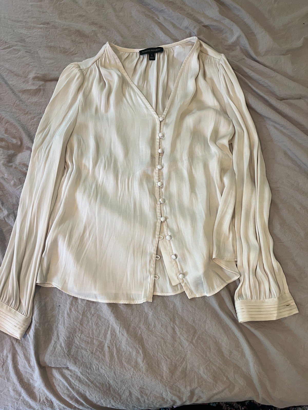 Banana Republic Silk Blend V-Neck Blouse Cream Off-White Button Front Women’s S