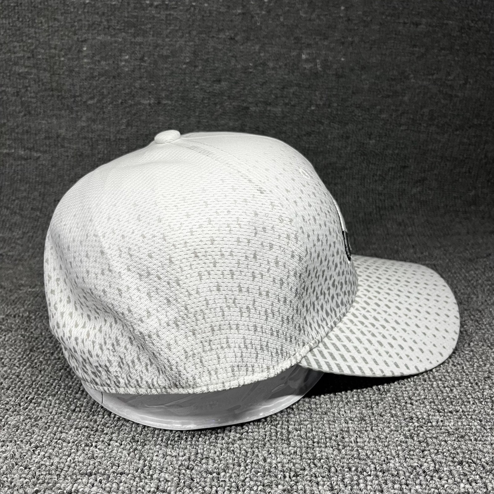NFL Philadelphia Eagles Fitted Cap Curved Brim White Hat Unknown Size