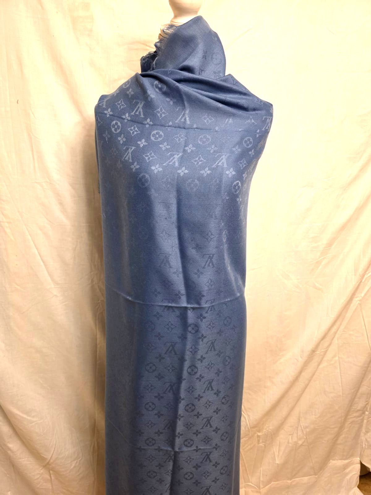 100%Authentic Louis Vuitton Scarf Shawl Stole 35%Wool 65%Silk Dusty Blue Used