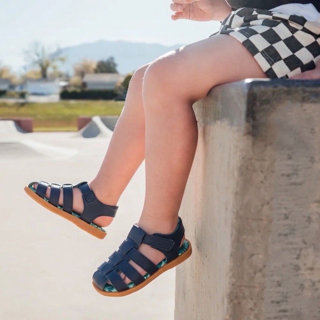 OshKosh B’gosh Boys Blue Open Toe Sandals Hook & Loop Closure US 4