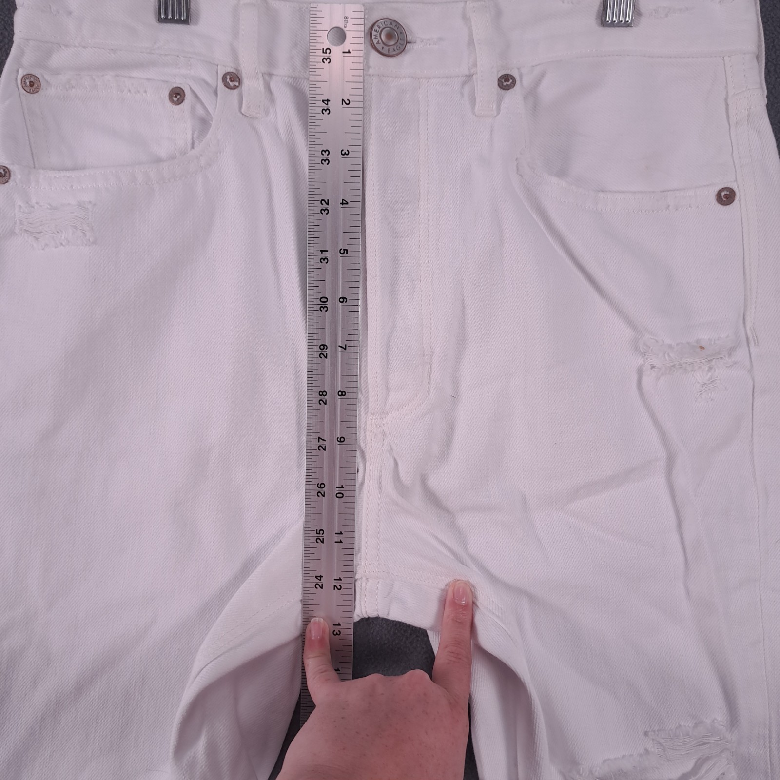 American Eagle Jeans Womens 6 White Denim 90s Boyfriend Button Fly Distressed