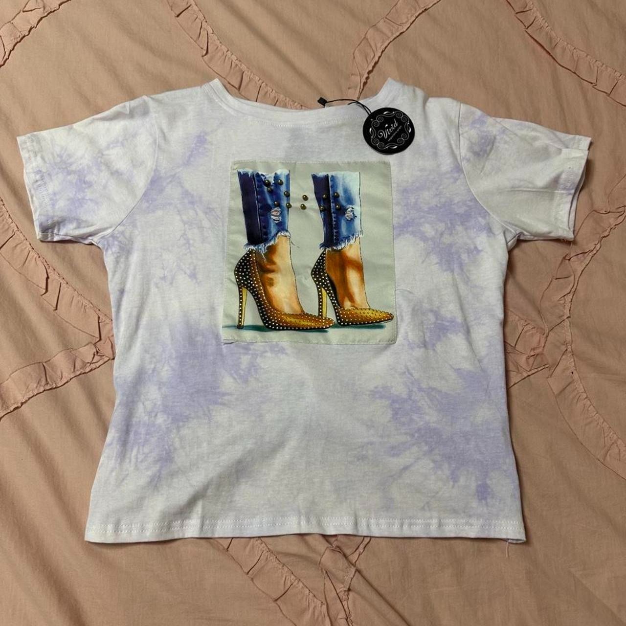 NWT Vivid Importers of NY light purple tie-dye graphic top w/rhinestone heels.