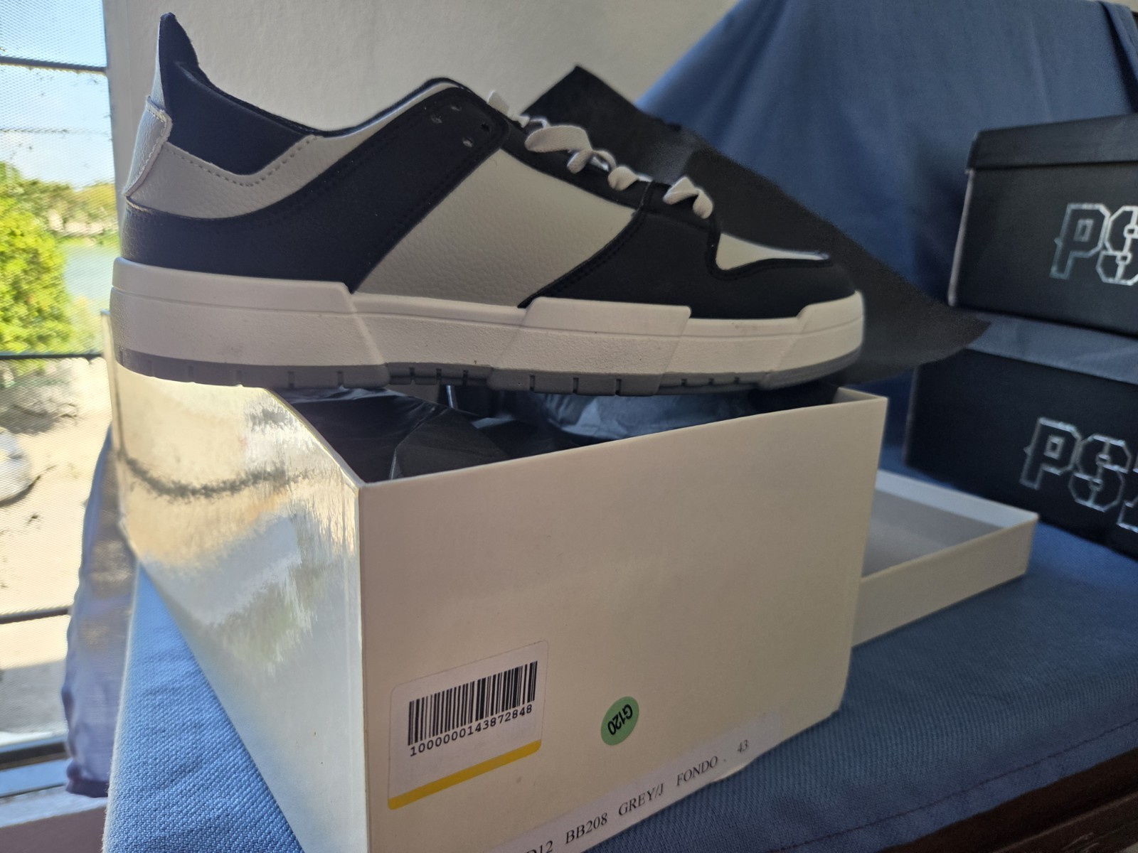 Men’s Colorblock Black/White/Gray Lace-Up Low-Top Sneakers Synthetic EU 43