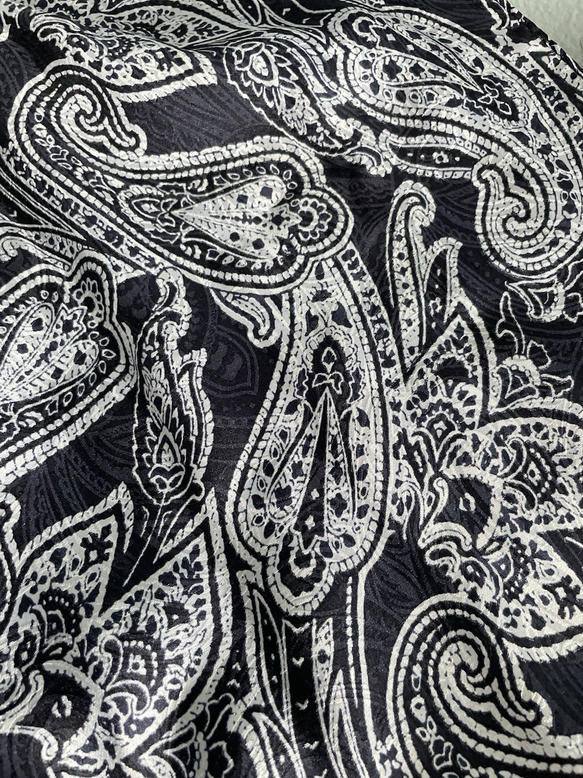 Casual Corner 100% Silk Navy & White Paisley Rectangle Scarf w/ Fringe 63 x 10