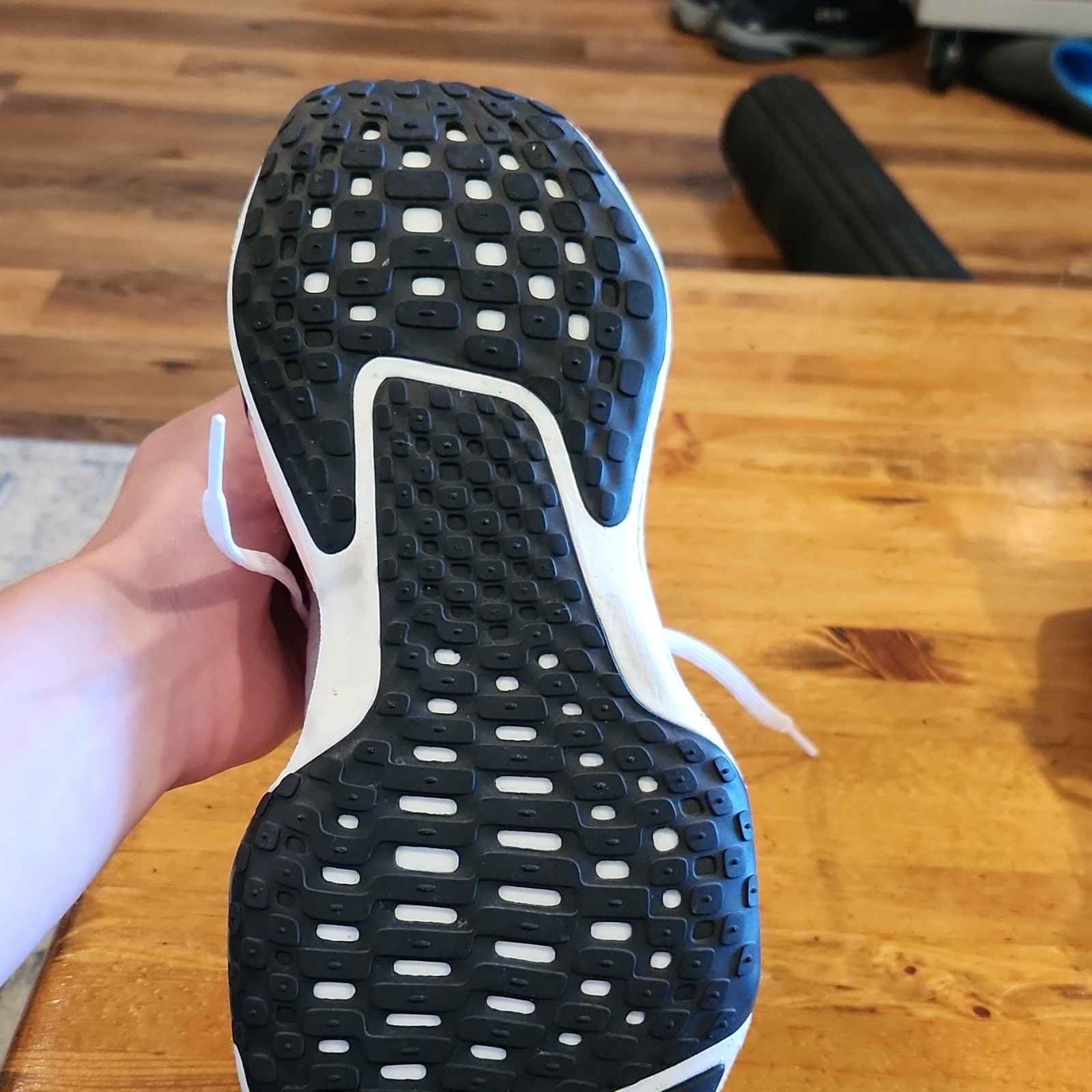 Invincible Run 3 Size 11 Womans