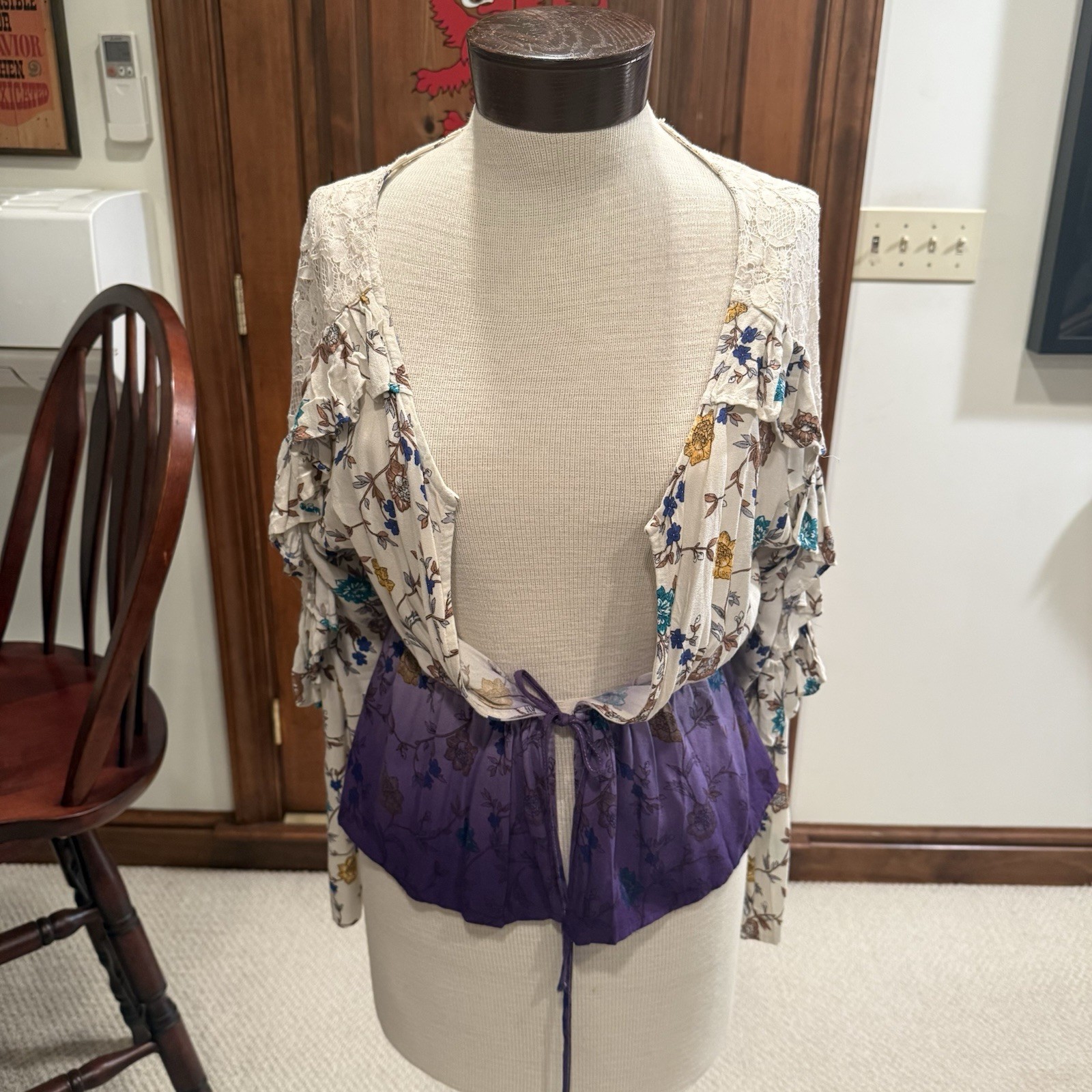 Gimmicks Floral Lace Ruffle Tie-Front Kimono Top Purple Beige Blue L