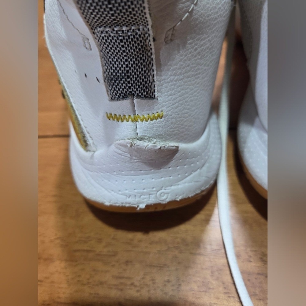 Stephen Curry Under Armour Curry Shoes White Gold Men’s 9 | Charity Listing