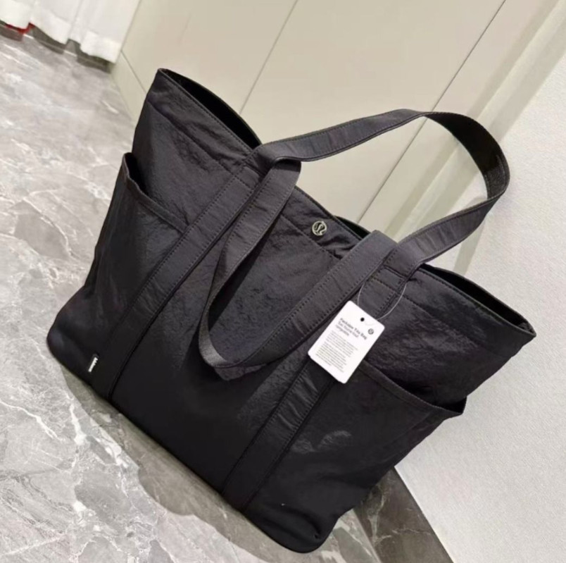 Lululemon Daily Tote Bag Black NWT – Multi Pocket Gym Yoga Shoulder Travel Bag