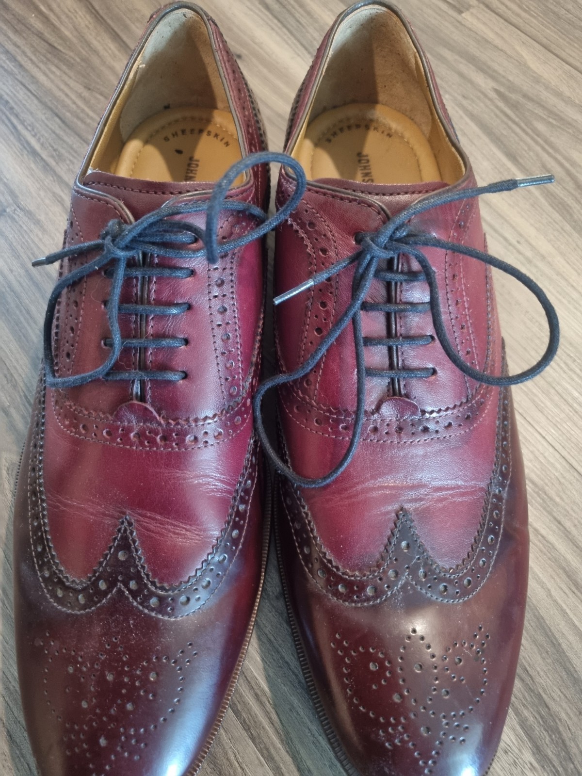 Johnston & Murphy Nolen Wingtip Oxford Mens Size 9.5 Sheepskin Leather Oxblood