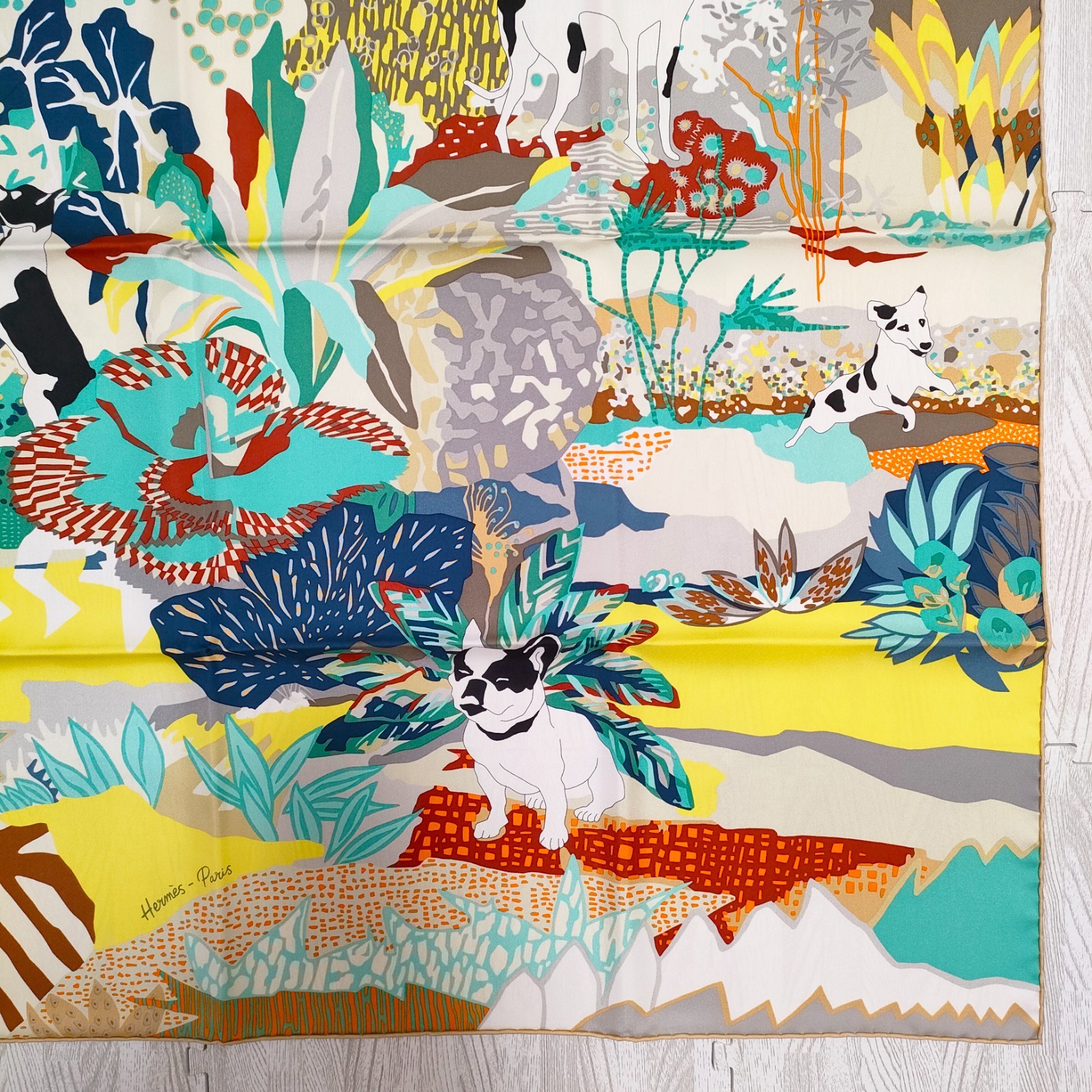 Unused w/box HERMES Carre 90 En Liberte ! Dog 35in Silk Scarf 90cm US duty free