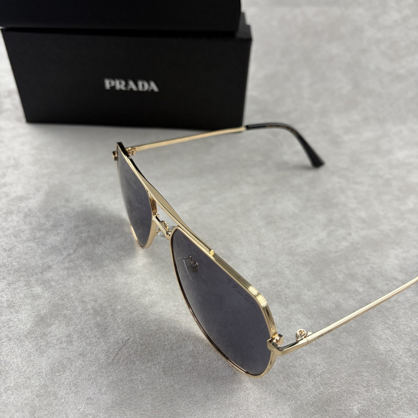 New In Box – Prada Men’s Geometric Aviator Designer Sunglasses Gold Frame