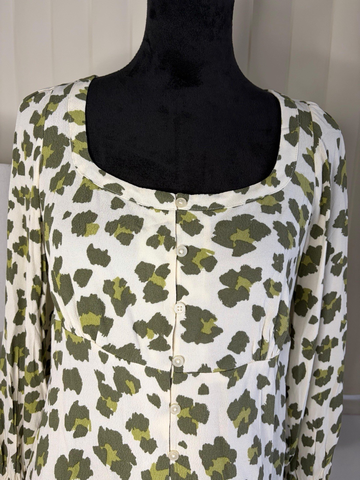 Loft Animal Print Blouse Small NWT New Green Cheetah Leopard Smocked Sleeves