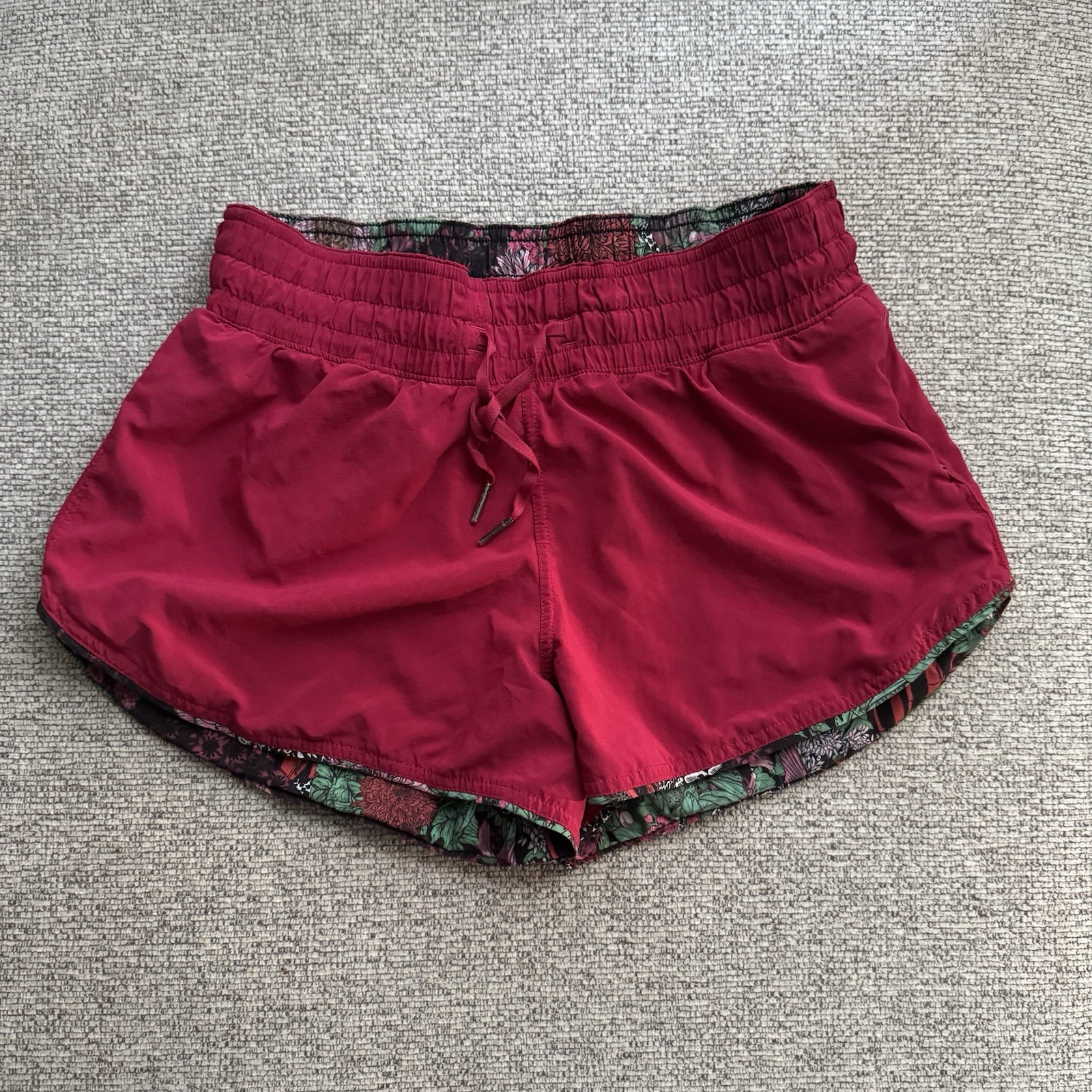 Lululemon Choose a Side Reversible Shorts Size 6 Burgundy/Multi- Color