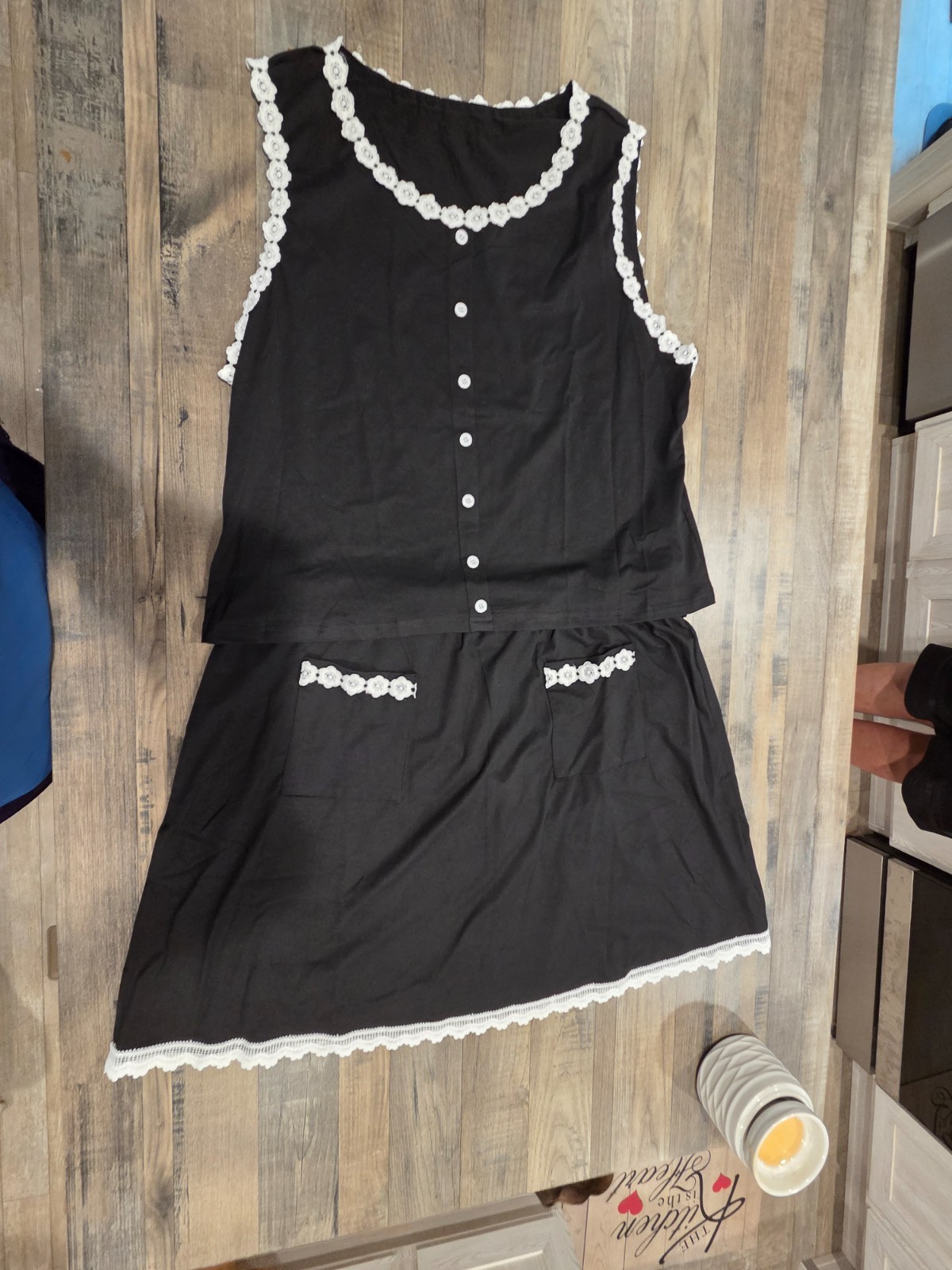 Fantastic, frilly Summer skirt set! Cute, but professional. Knee Length size18