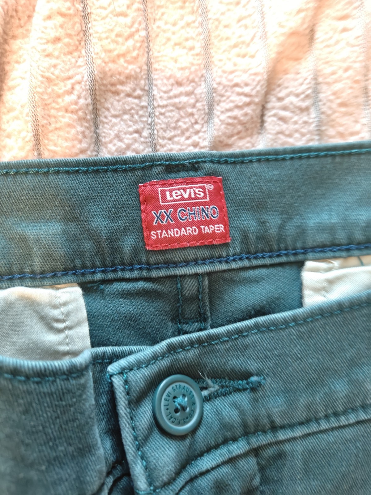 Men’s Levi’s Green Chino Pants. 32x 32. Worn Once. Discontinued 🔥