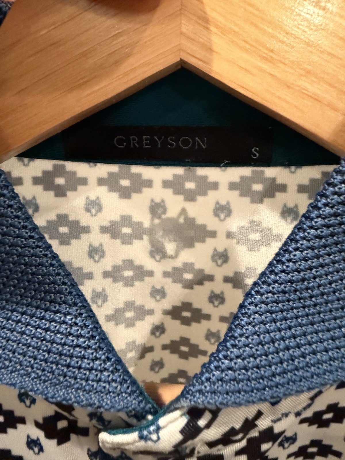 Greyson Men’s Performance Polo – Egyptian style and wolf print design size small
