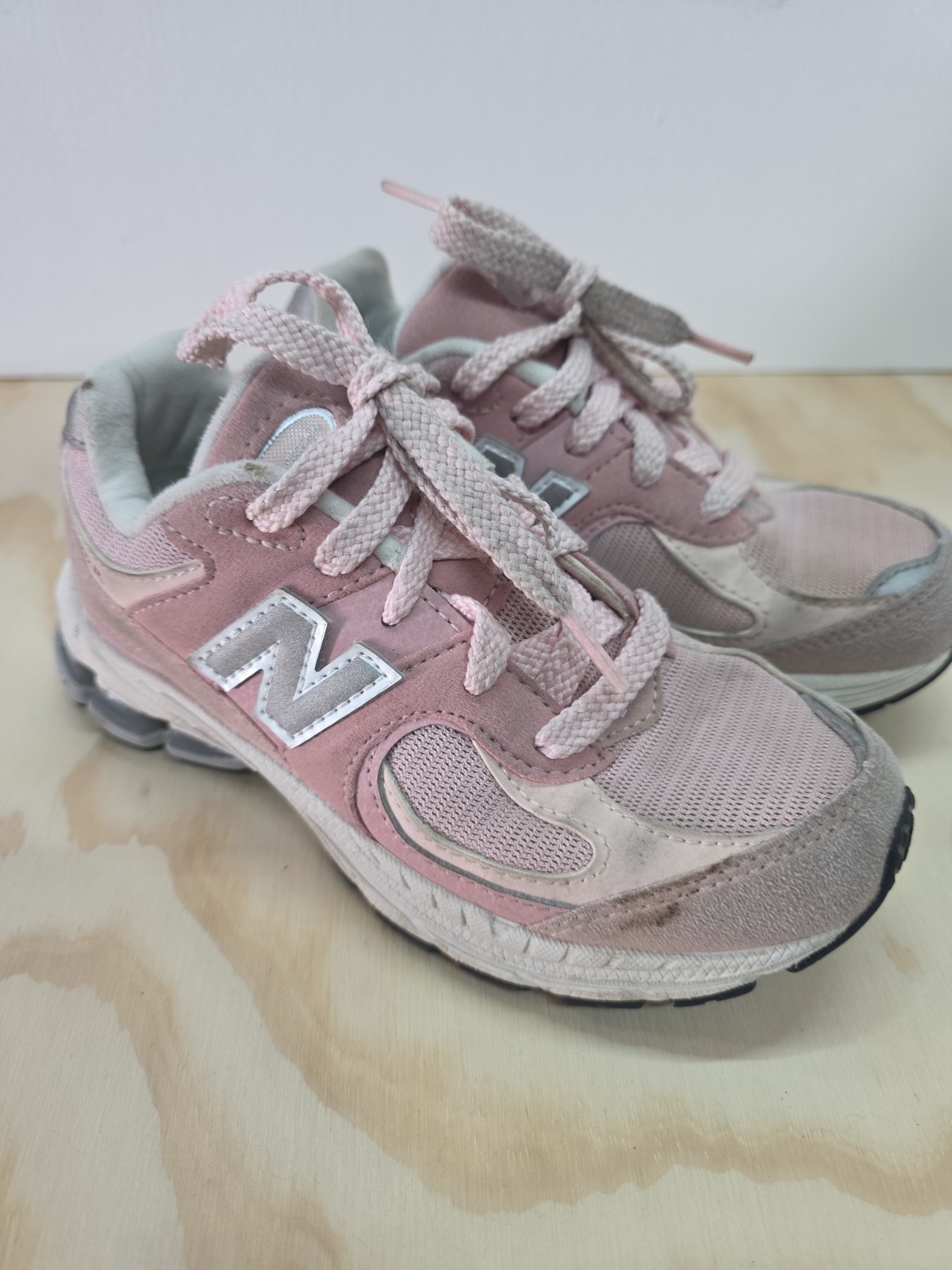 New Balance Pink Gray 2002R Girls Athletic Running Shoes Sneakers Size 13 Shoe