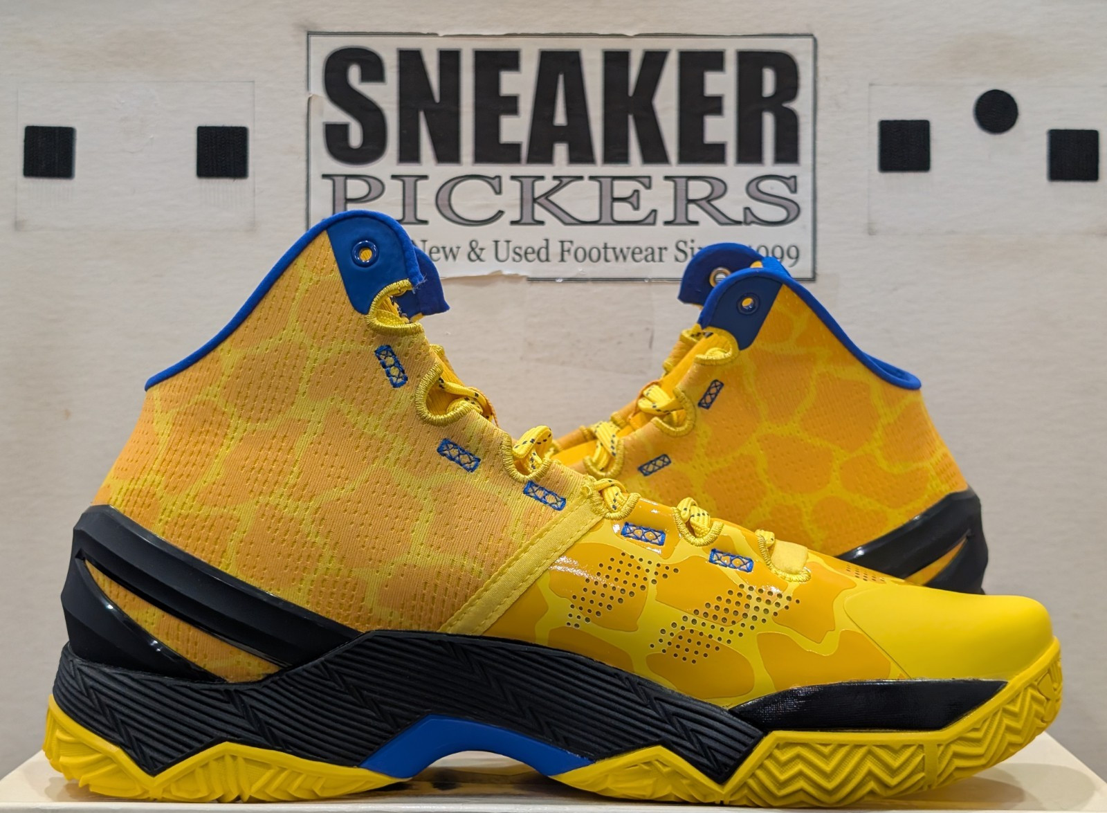 Under Armour Men’s Curry 2 Retro – Double Bang – Size: 11 – 3026281 700 – Gold