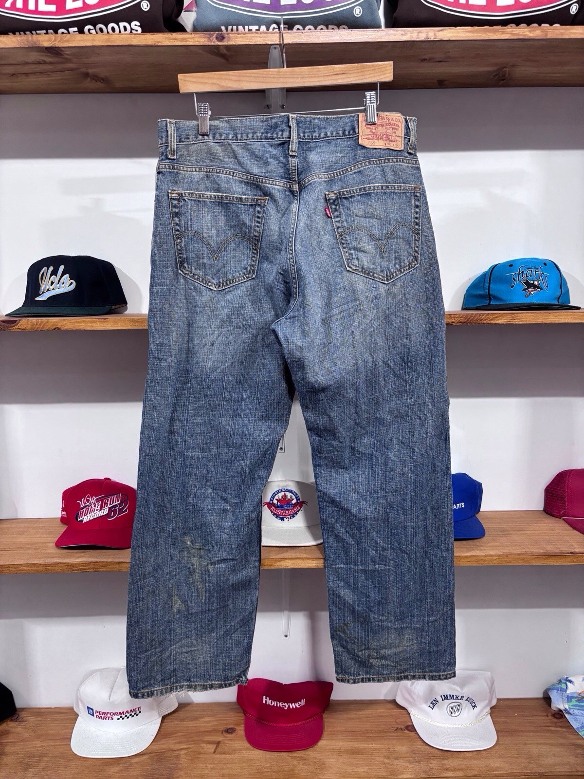 Vintage Y2K Levi’s Relaxed Straight Fit Dark Wash Blue Denim Jeans 36×30