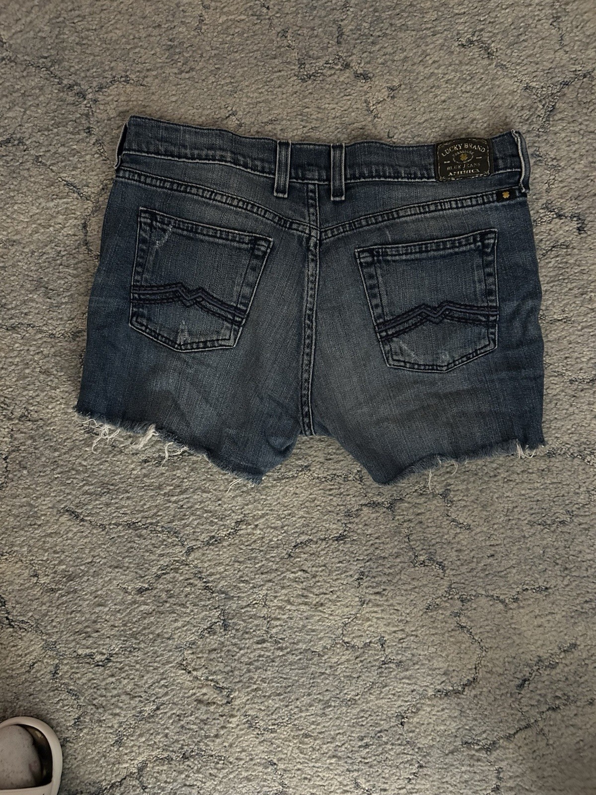 Lucky Brand Sweet Women’s Blue Denim Cut-Off Shorts Size 8 29″ Waist