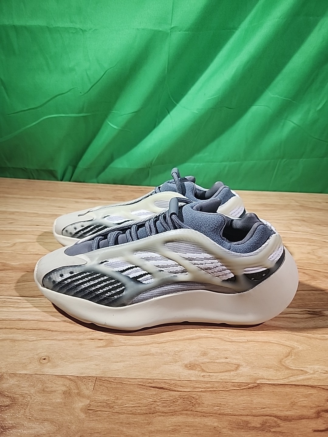 Adidas Yeezy 700 V3 Fade Salt 2022, ID1674, Size 7 Men’s