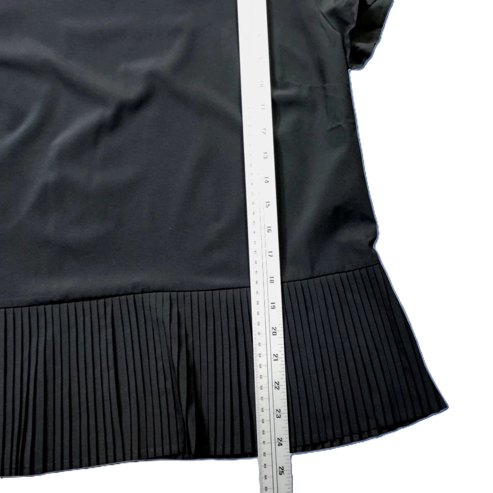 Spanx Black Pleated Hem Stretch Top Size M Short Sleeve Scoop Neck Blouse