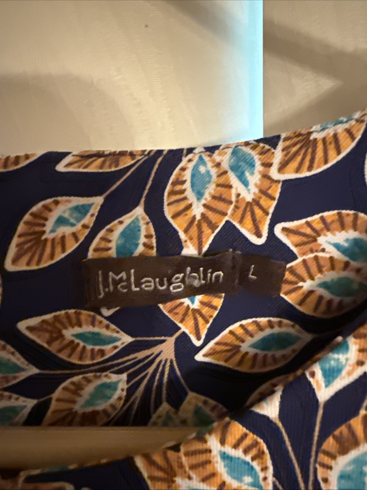 J.Mclaughlin Leaf Print READ– Perfect for Everyday & Brunch! Large