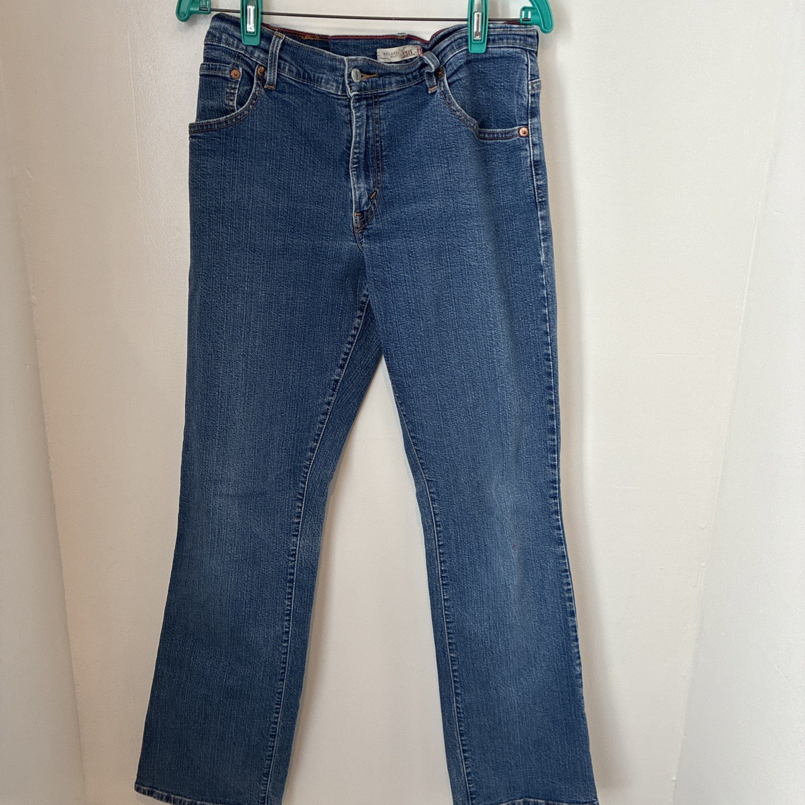 Levi’s Women’s Relaxed Boot Cut 550 10L Jeans. 99% Cotton 1% Spandex.
