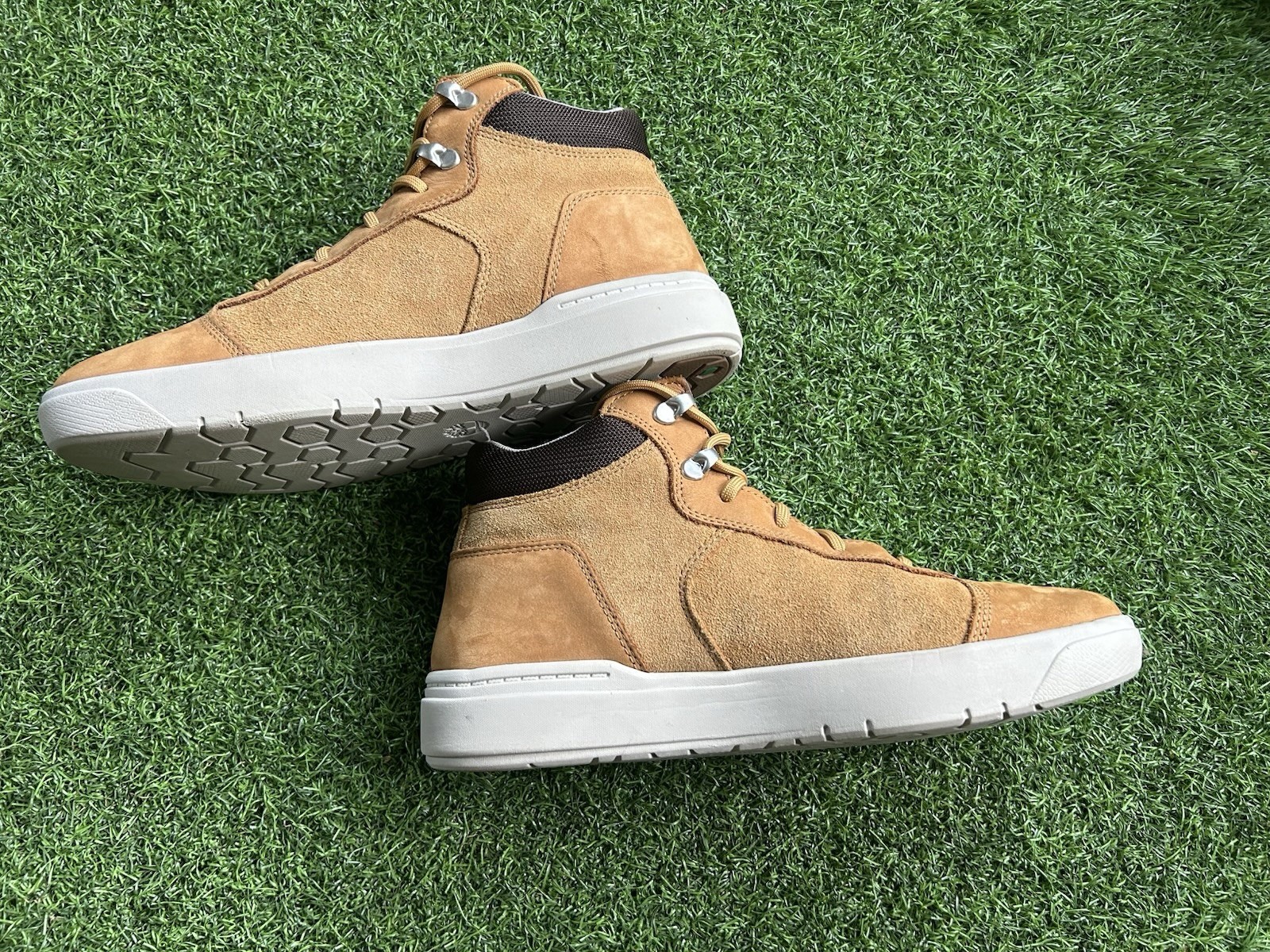 Size 9: Timberland Seneca Bay Sneaker Boots in wheat nubuck Men’s