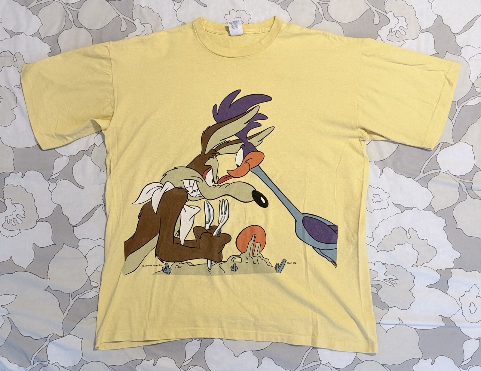 Vintage 1994 Sherry’s Best Looney Toons Roadrunner and Wiley Coyote Size L Tee