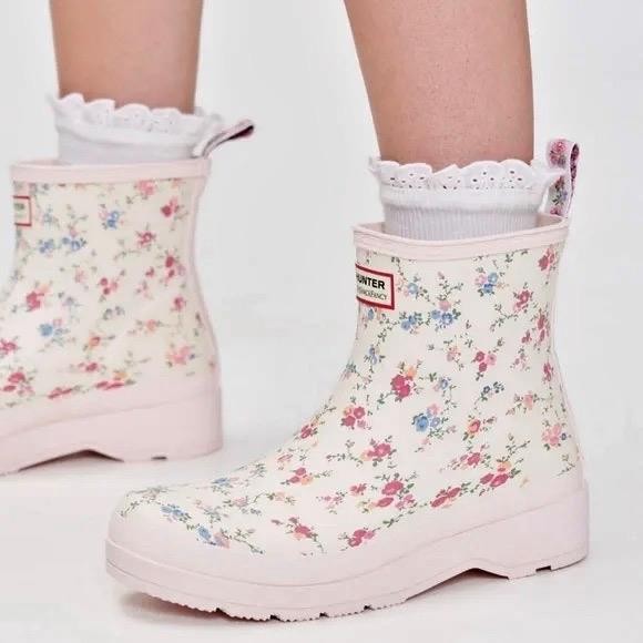 New NIB LoveShackFancy Hunter Play Sunrise Patchwork Pink Floral Short Rain Boot