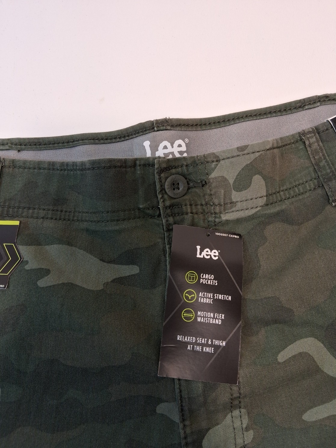 Lee Men’s Active Stretch Fabric Cargo Shorts Green Camo Flex Waistband, 40 New