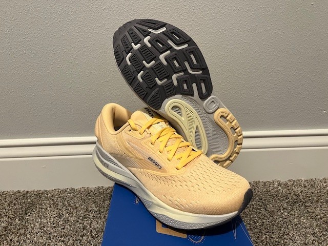 Women’s Size 7.5 Brooks Adrenaline GTS 24 Running Shoes New In Box Shrbrt/Oyster