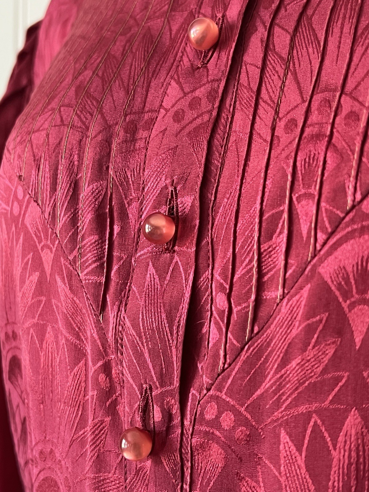 Emanuel Ungaro Vintage Silk Size 4 Button Down Red Italian Opalescent Buttons