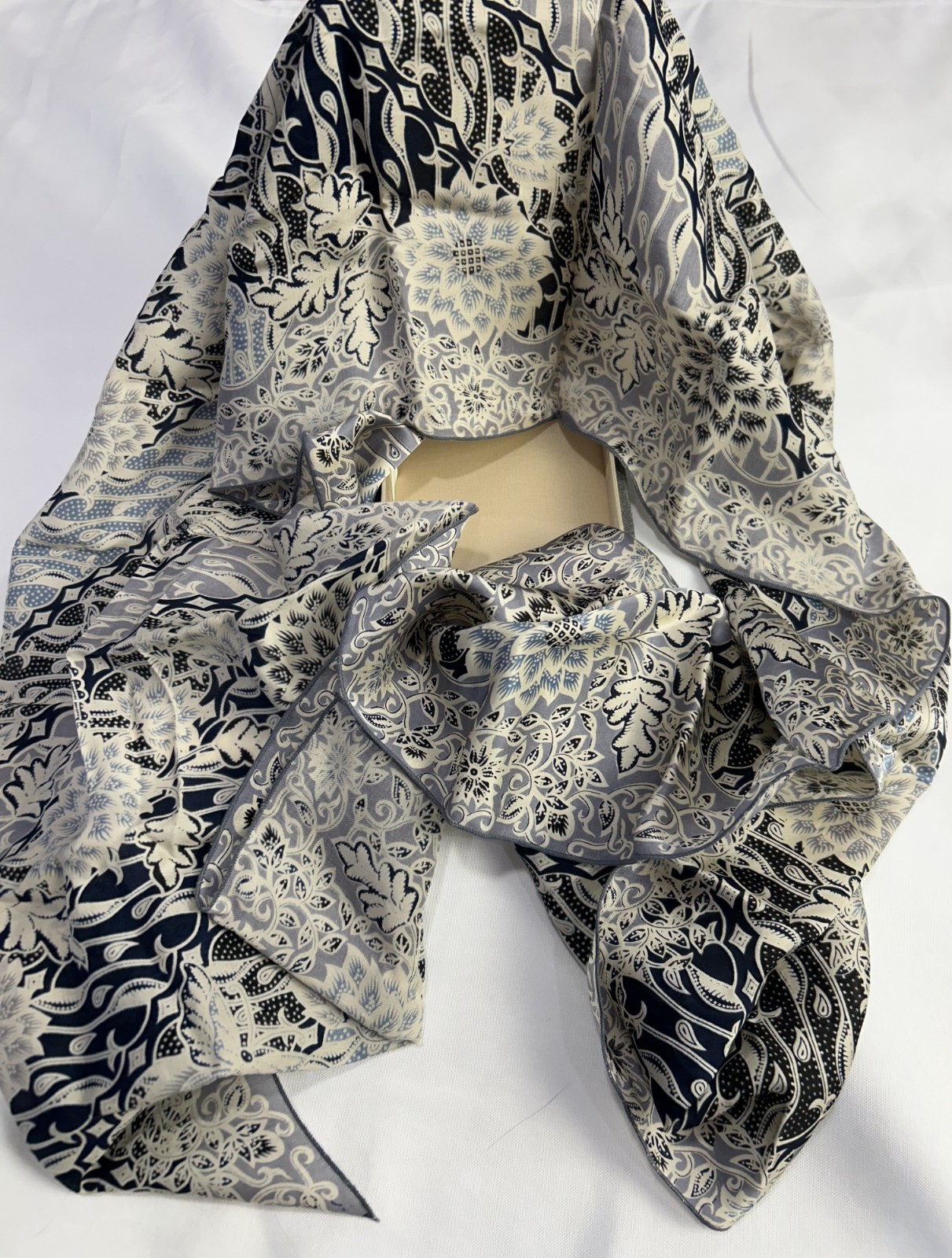 Batik Wayang Singapore 100% Silk Scarf Blue Batik Print New Boxed Gift
