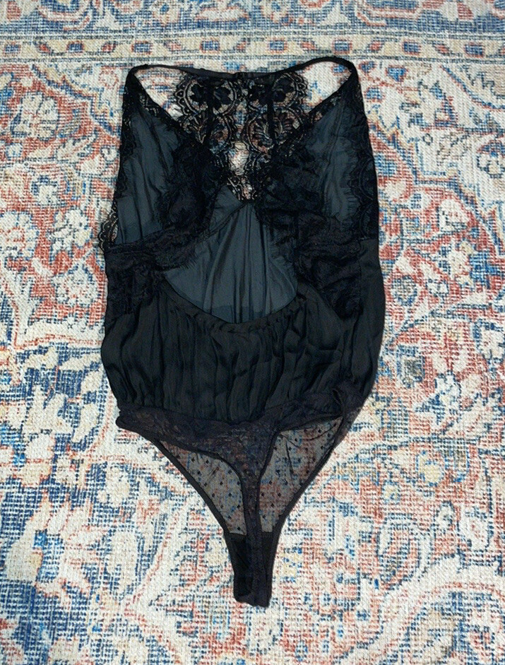 Few People Intimately Melrose Lace Open Back Bodysuit SZ S EUC